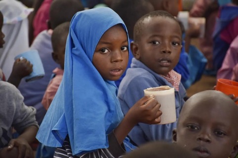 Following the recommendation of the head of the province's Education Department, with the 2023 school year we integrated the Food Program with support for 18 kindergartens for a total of around 1,400 children.
The program includes the distribution of 